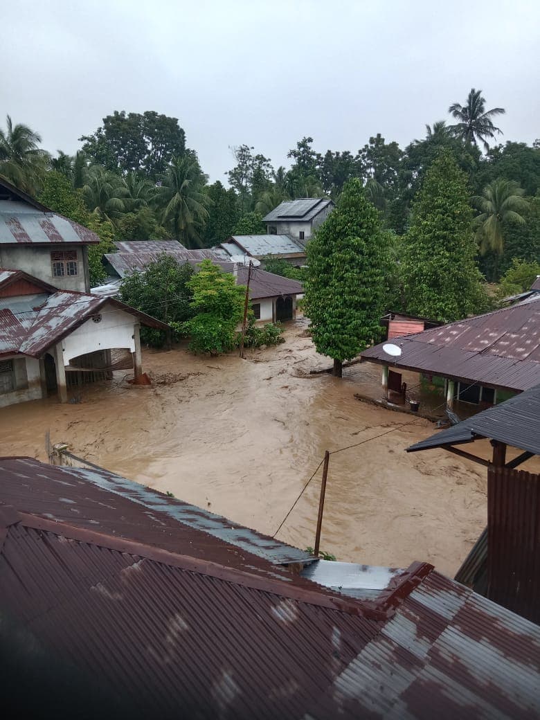 Air Mata di Meureudu: Kisah Pak Idham, Antara Runtuhnya Rumah dan Kepergian Sang Cahaya
